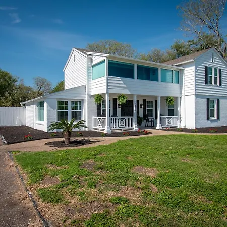Coastal Oasis - Beautiful Ocean Views Awaits Villa